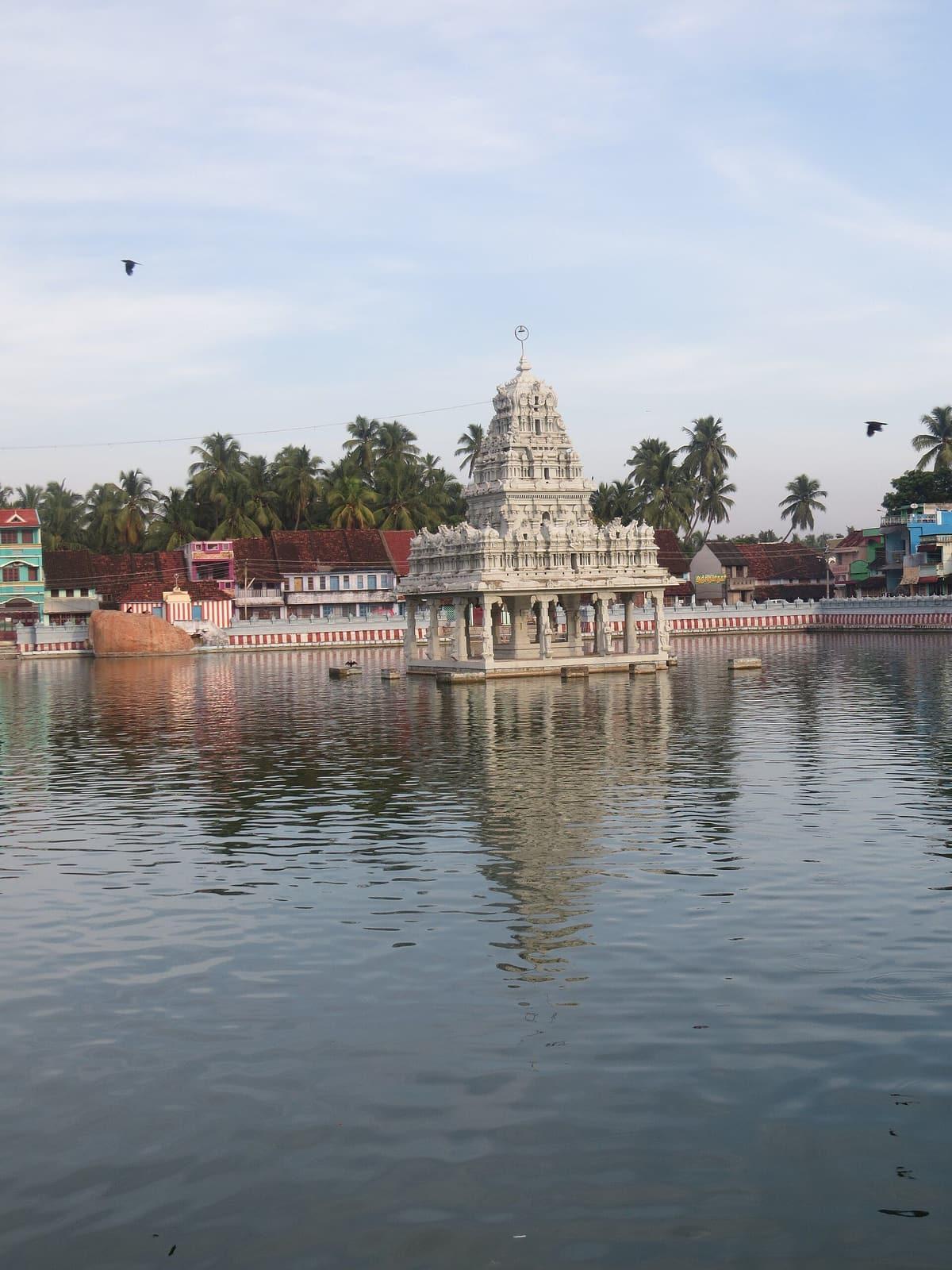 The temple tank and mandapam at Suchindram Thanumalayan Temple